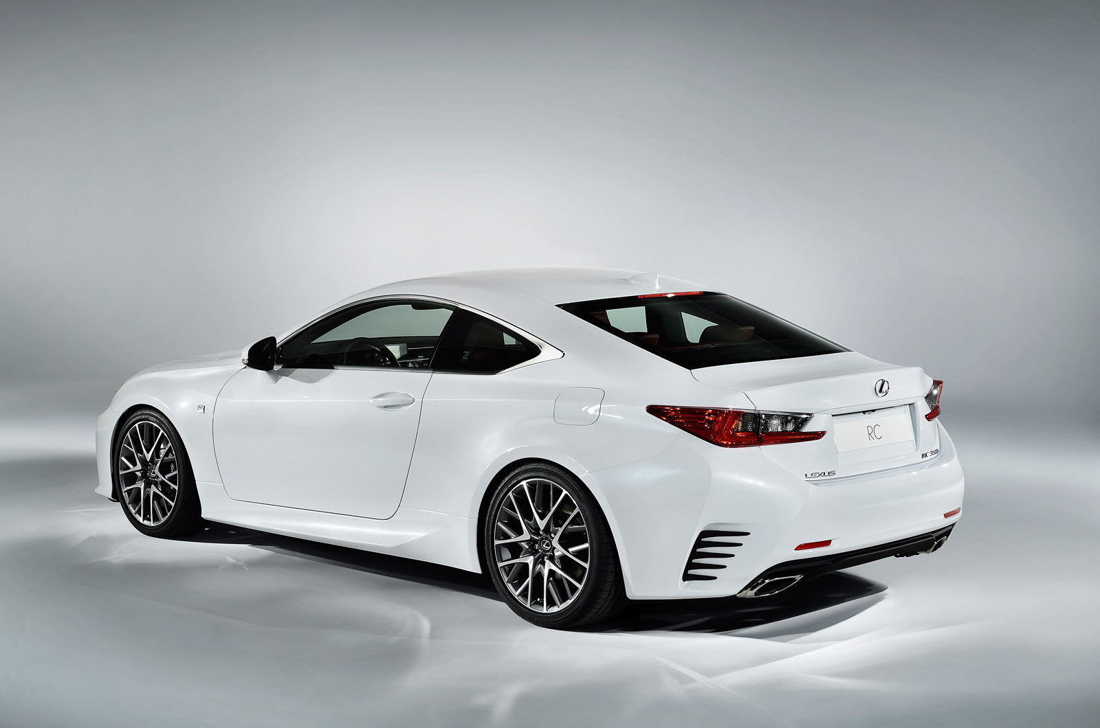 2015-RC_F_SPORT_09_MS_GENEVA_2014.jpg