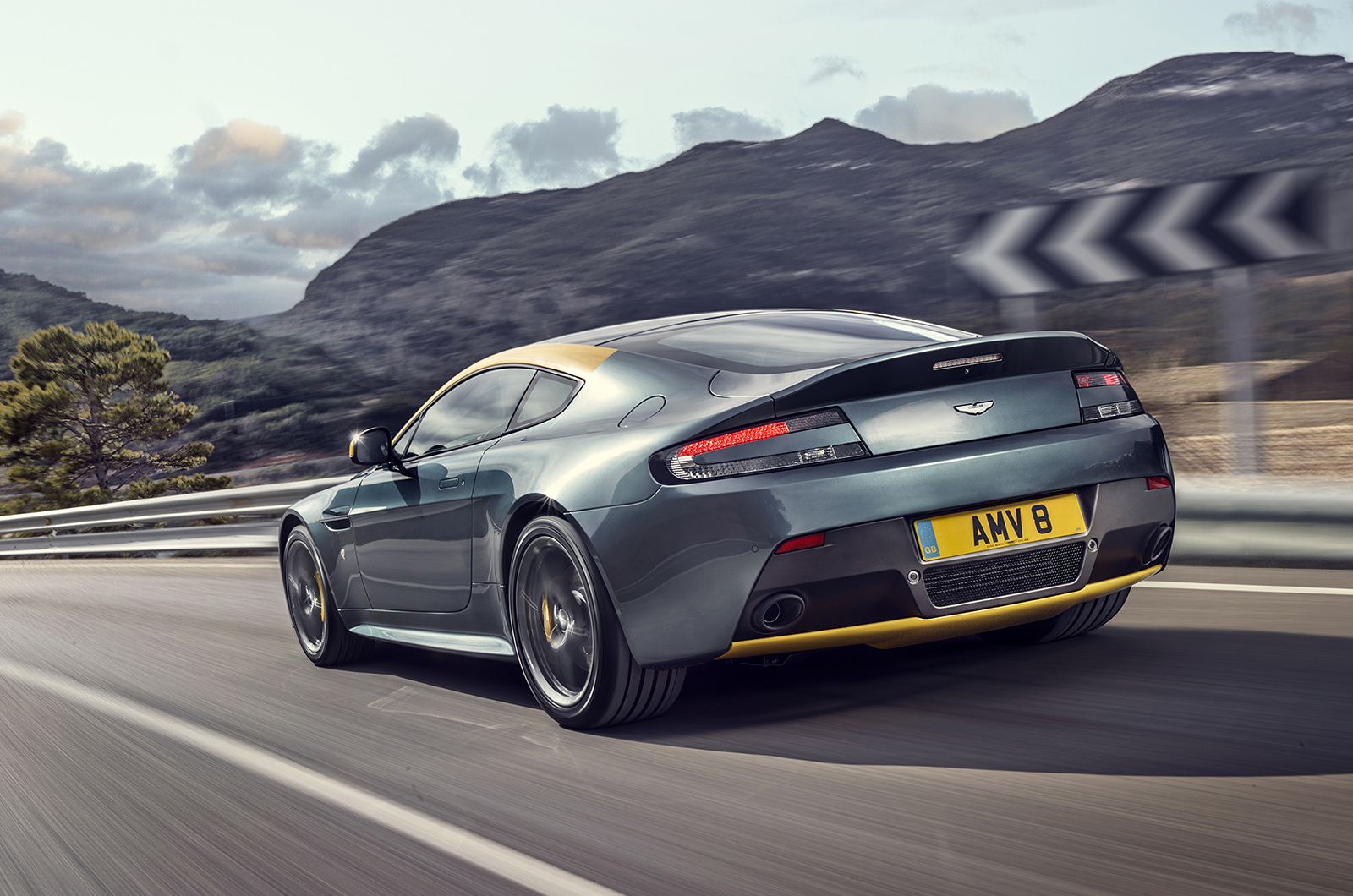 V8%20Vantage%20N430_02.jpg