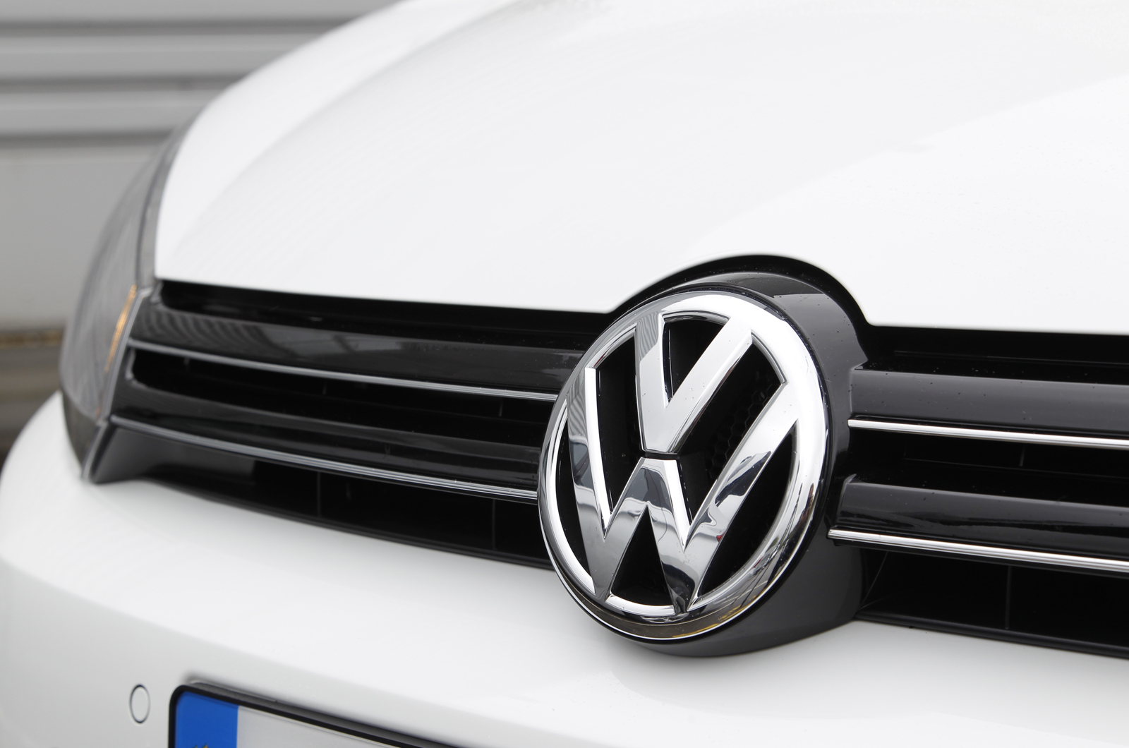 http://images.cdn.autocar.co.uk/sites/autocar.co.uk/files/VW%20BAdge.jpg