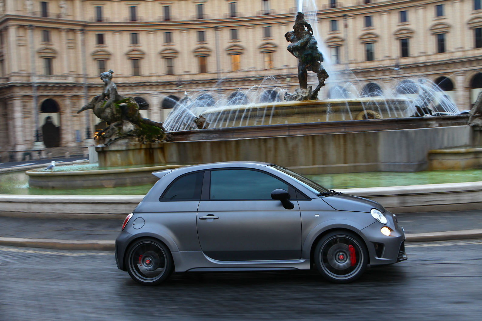 abarth-695-023.jpg