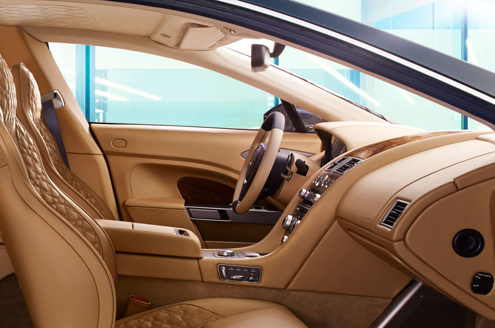 aston-asdj324rwed-lagonda-12wsx-021.jpg