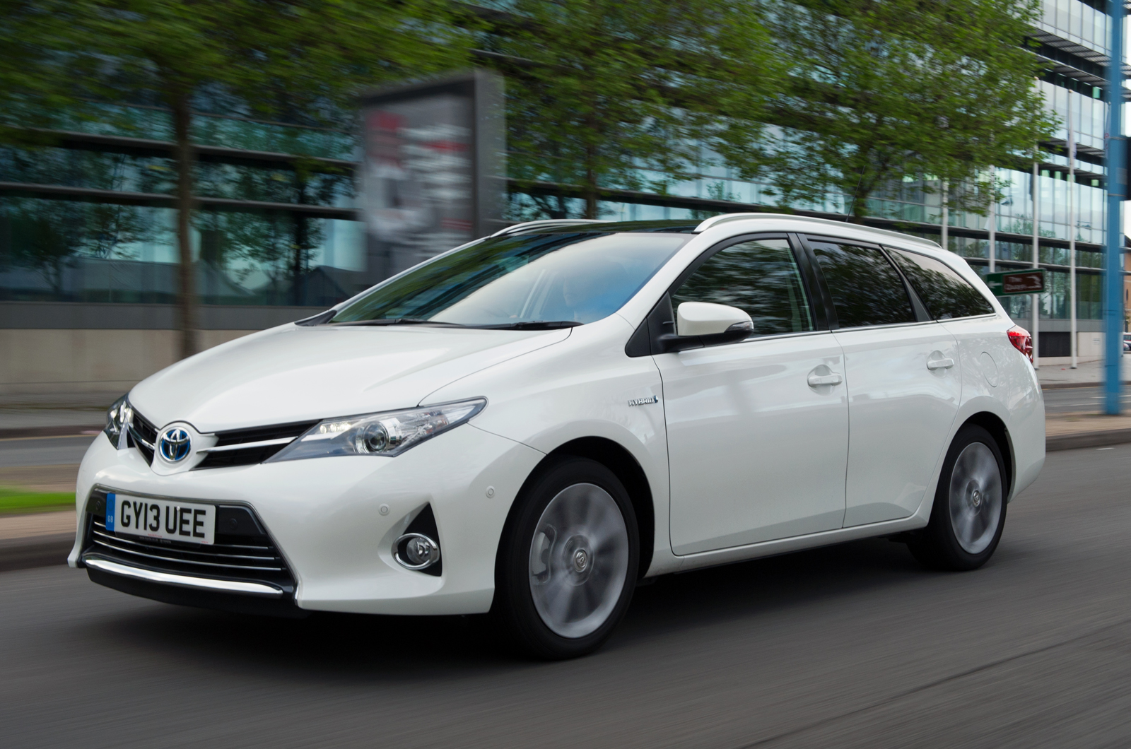 Toyota Auris Touring Sports 1.8 Hybrid Excel first drive