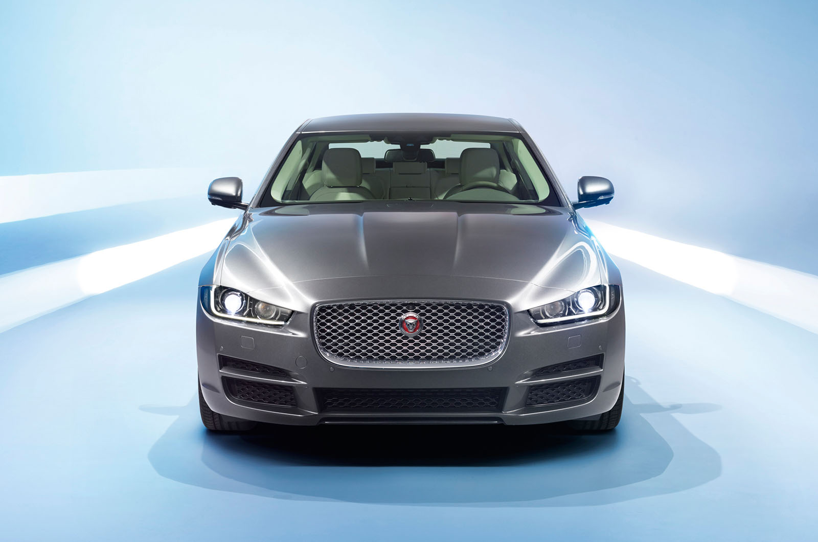 jaguar-xe-press-2014-003.jpg