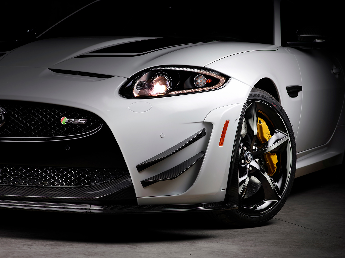 jaguar-xkr-s-gt-18.jpg