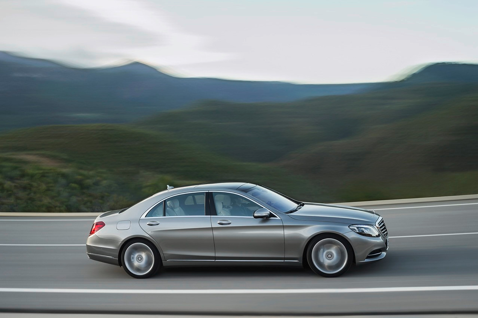 mercedes-s-class-leaked-24.jpg