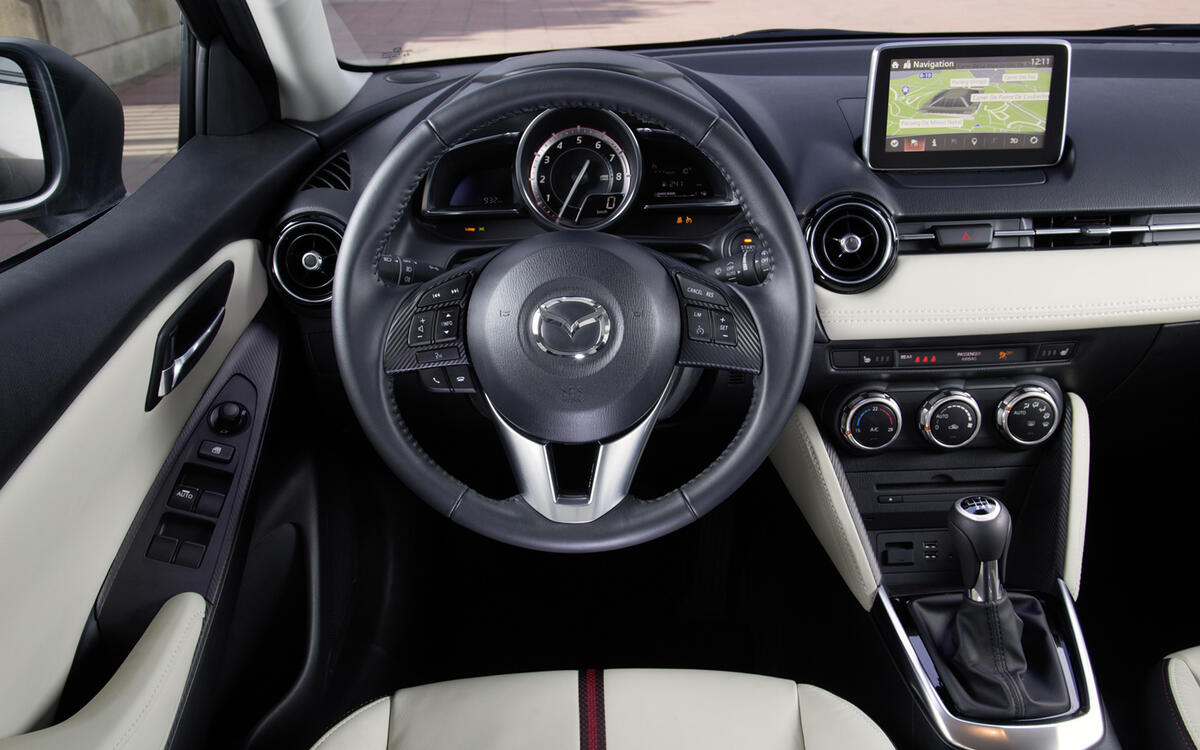 mazda2-2015-drive-10.jpg