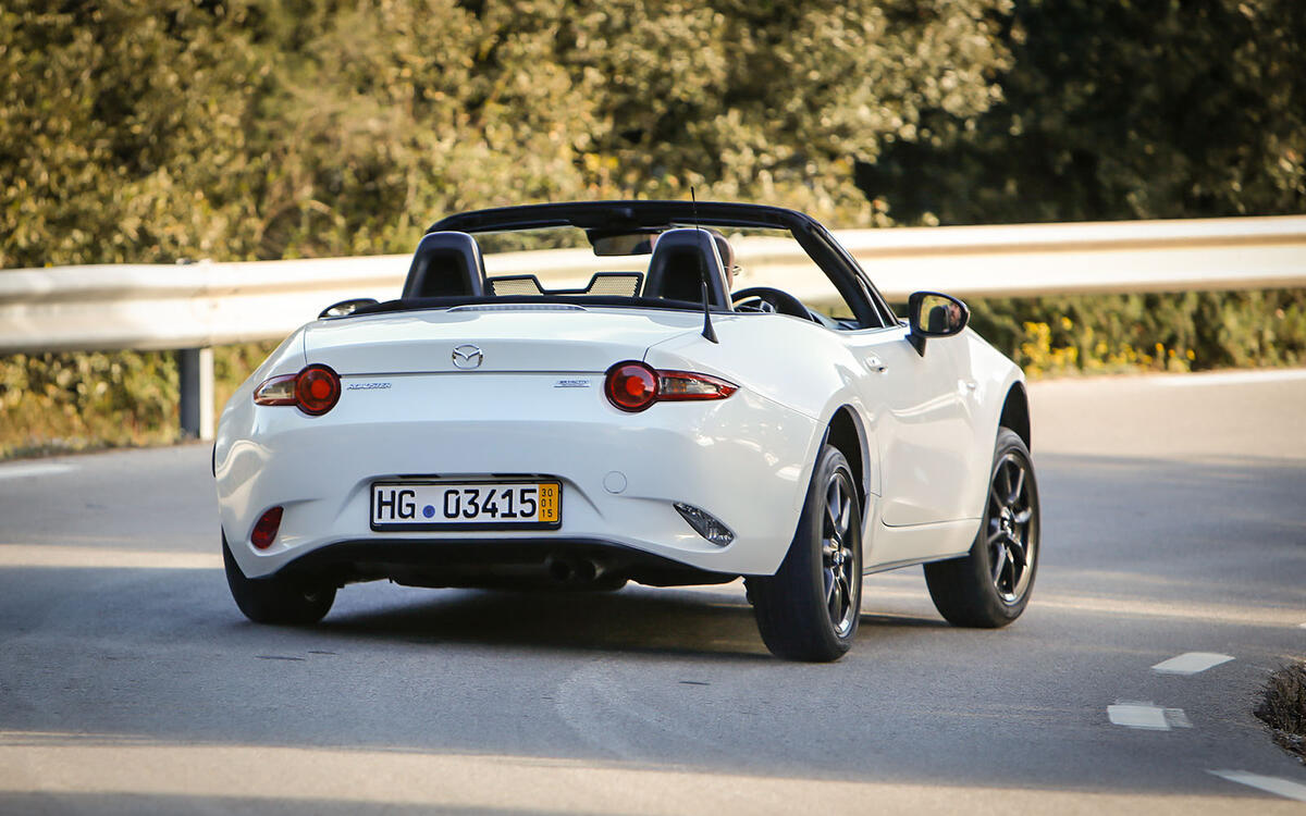 mazdamx5-stan-46_0.jpg