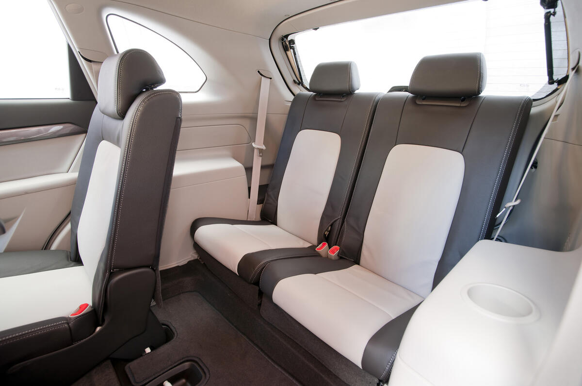 Chevrolet Captiva LTZ review | Autocar Chevrolet Captiva LTZ review | Autocar