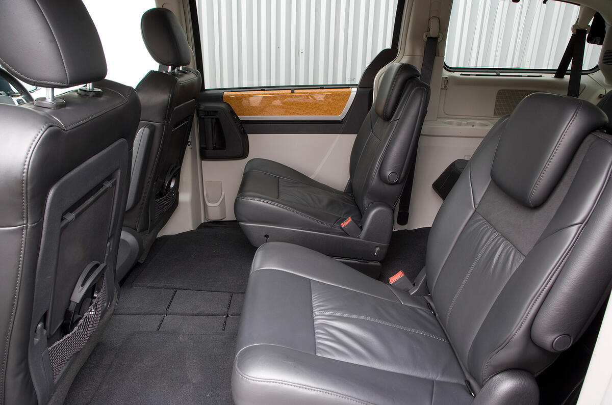 Chrysler Grand Voyager interior Autocar