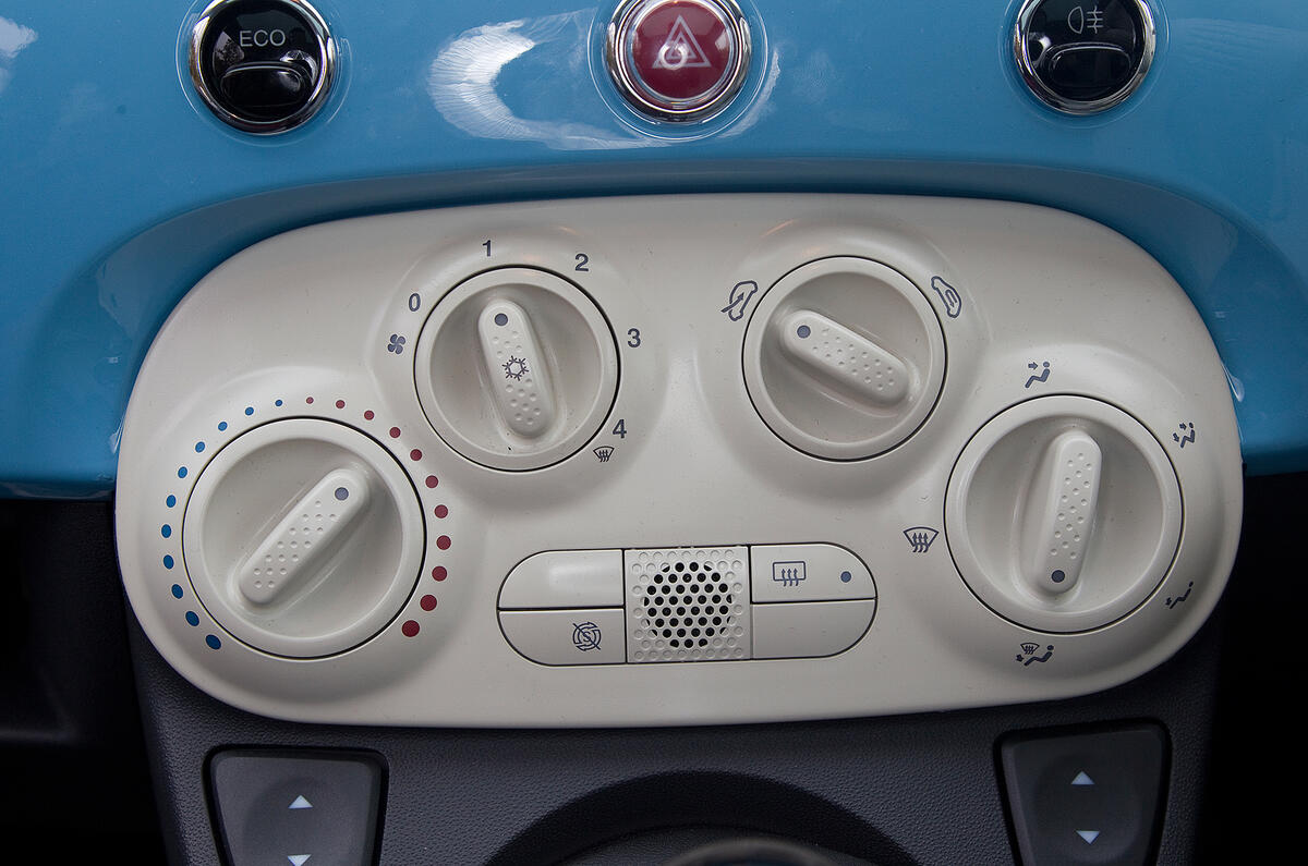 Fiat 500 interior Autocar