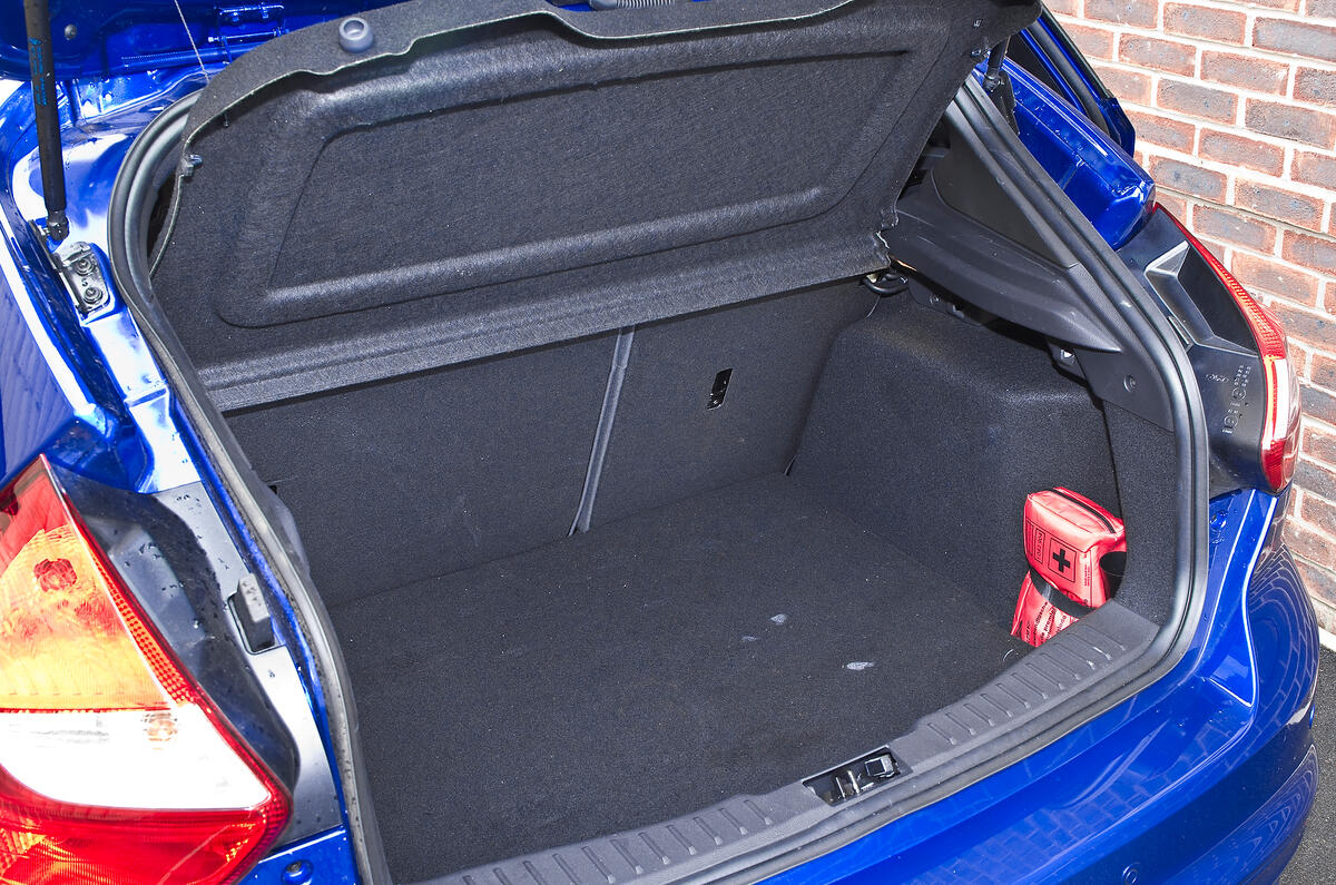 Ford Focus ST Review (2016) | Autocar