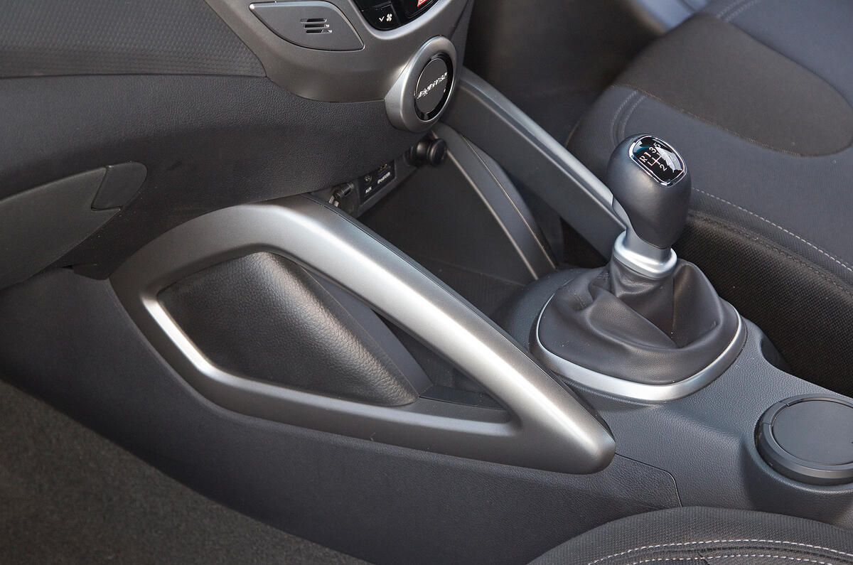 Hyundai Veloster 20122014 review Autocar