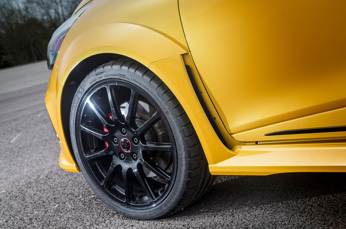 clio-rs16-web-0503.jpg?itok=YxmEs-NL