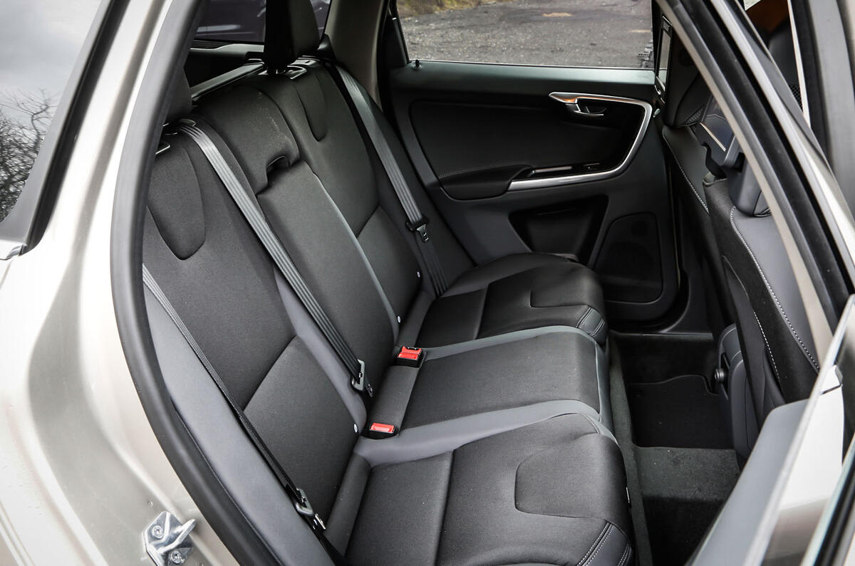 Land Rover Discovery Sport Vs Bmw X3 Volvo Xc60 And