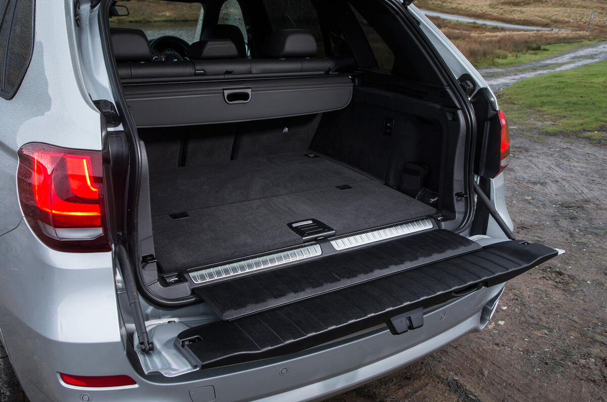 Volvo XC90 T8 versus BMW X5 xDrive40e - twin test | Autocar