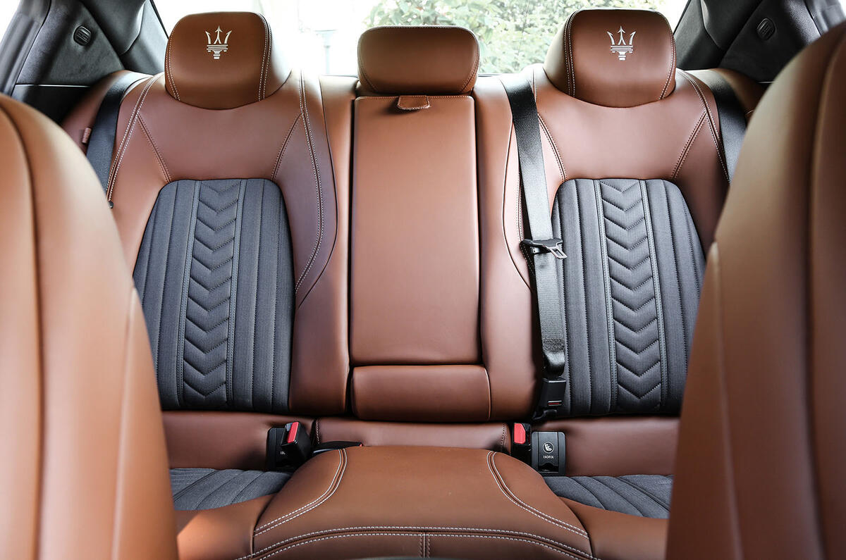maserati-ghibli-my16-2015-008_0.jpg?itok=zGw4LDXg