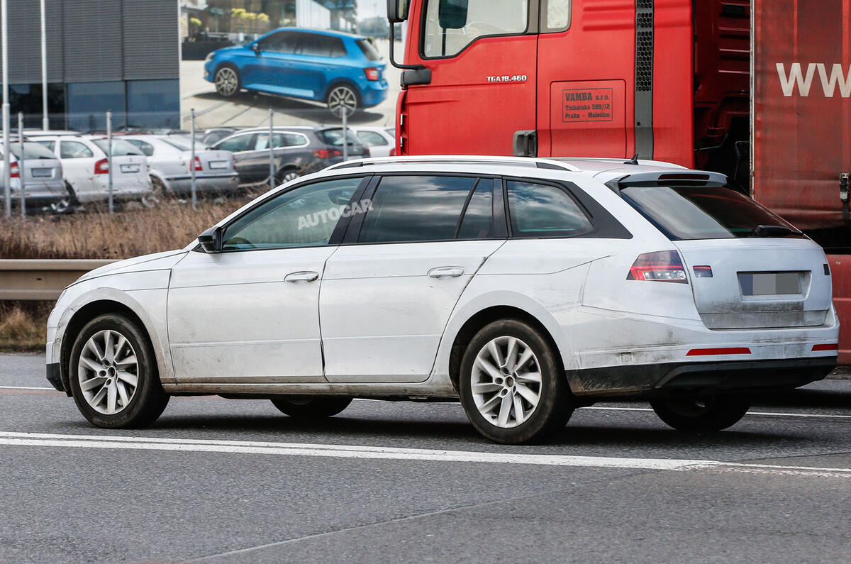 skoda-superb-estate-2015-spy-004.jpg