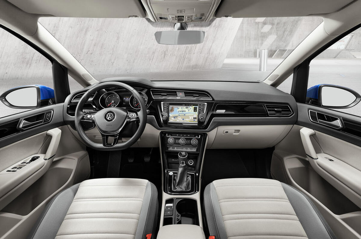vw-touran-ac-2015-046.jpg