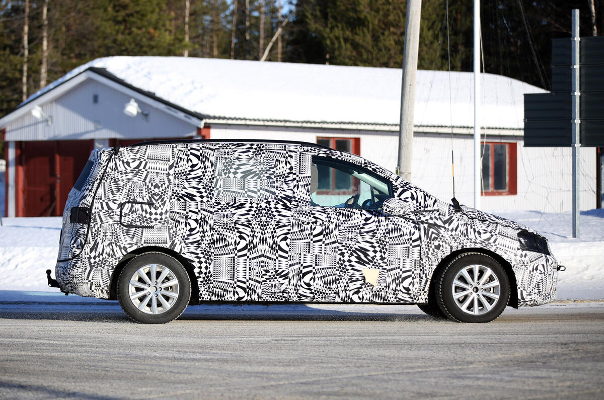 2015 - [Volkswagen] Touran - Page 4 Vw-touran-spy-2015-5