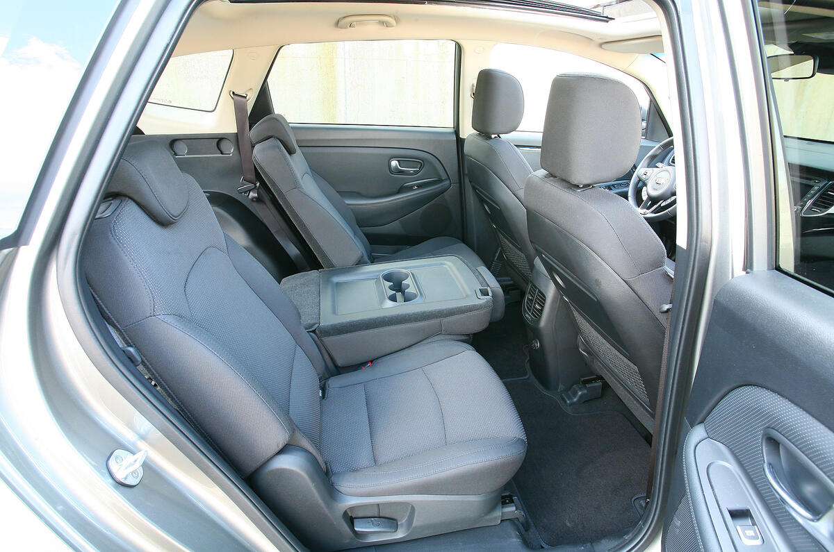 Kia Carens 134bhp 1.7 diesel first drive review review Autocar