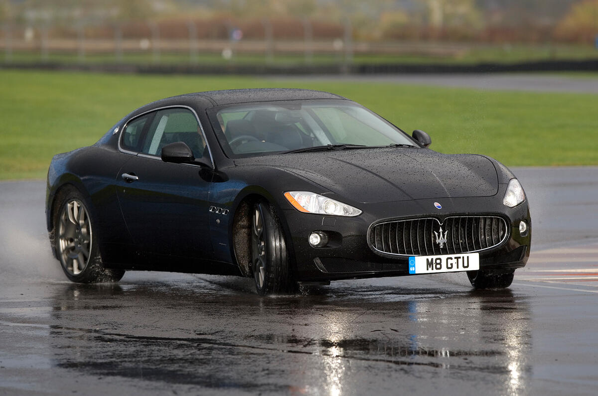 Maserati GranTurismo S Automatic photos
