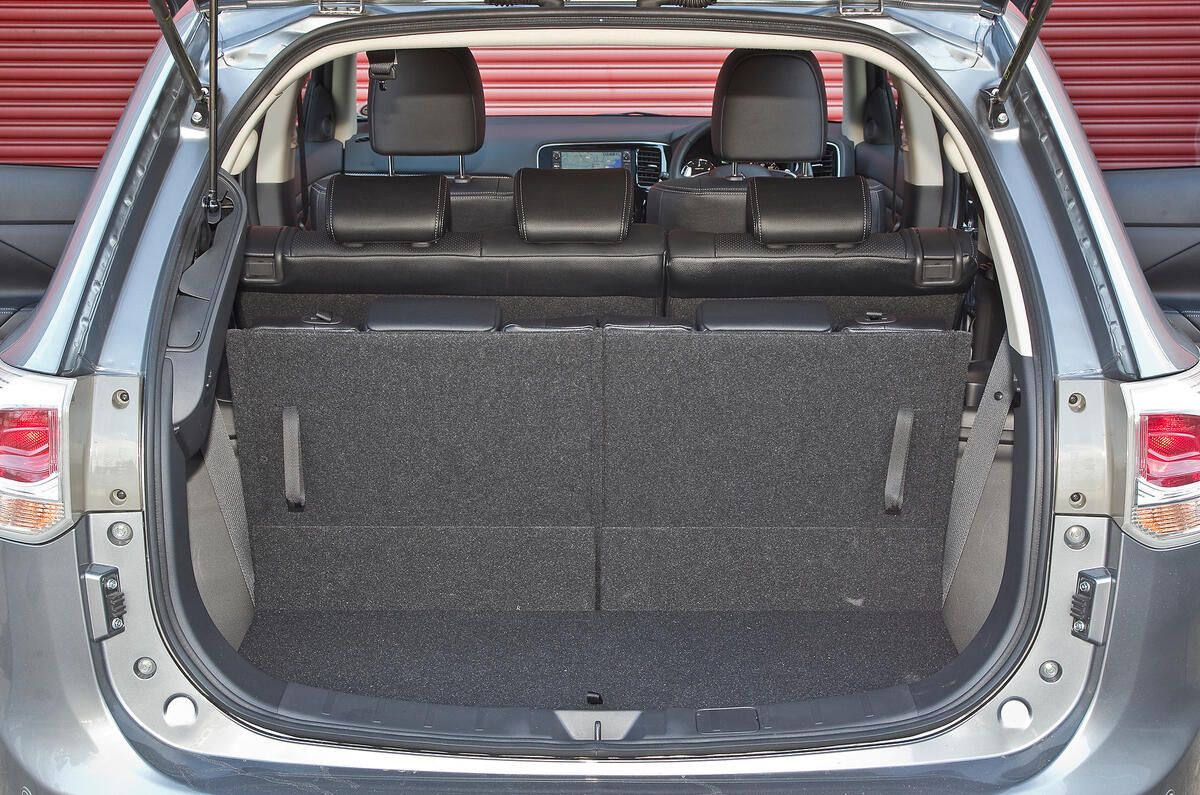 Mitsubishi Outlander interior | Autocar