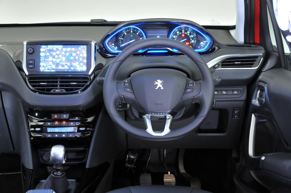 peugeot 2008 dashboard