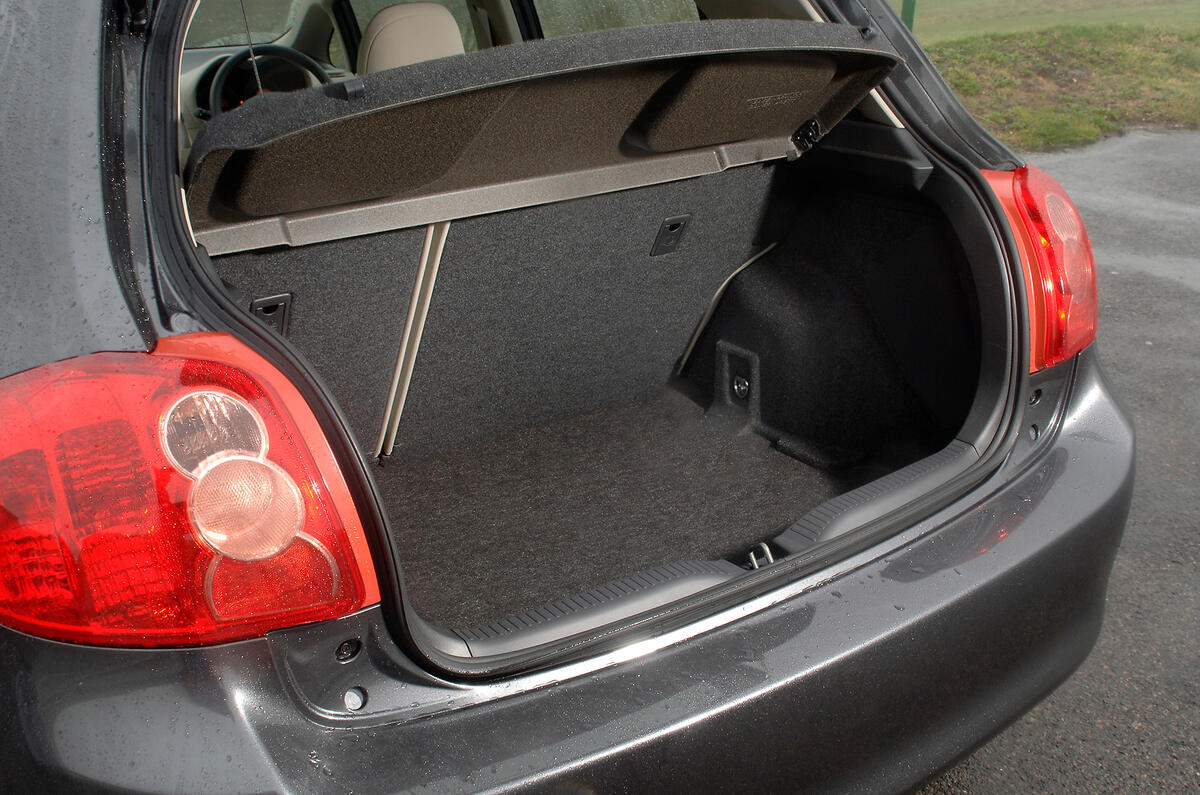 toyota auris boot space #2 toyota auris boot space #2