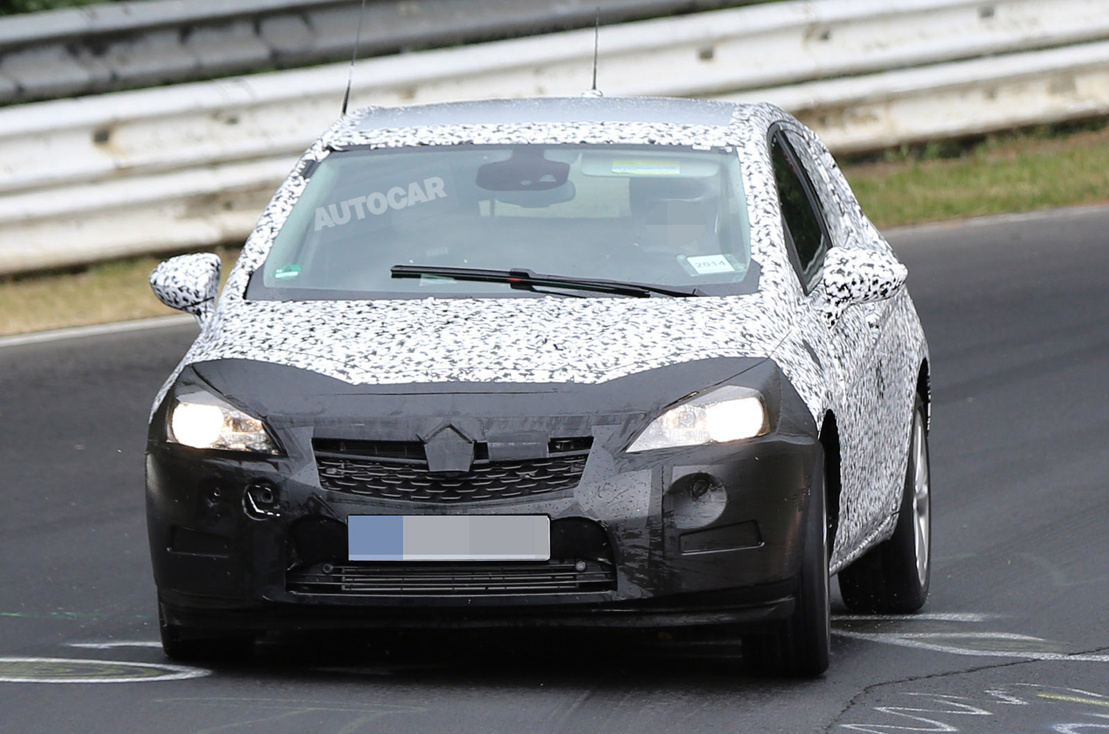 vauxhall=astra-spy-1-01.jpg