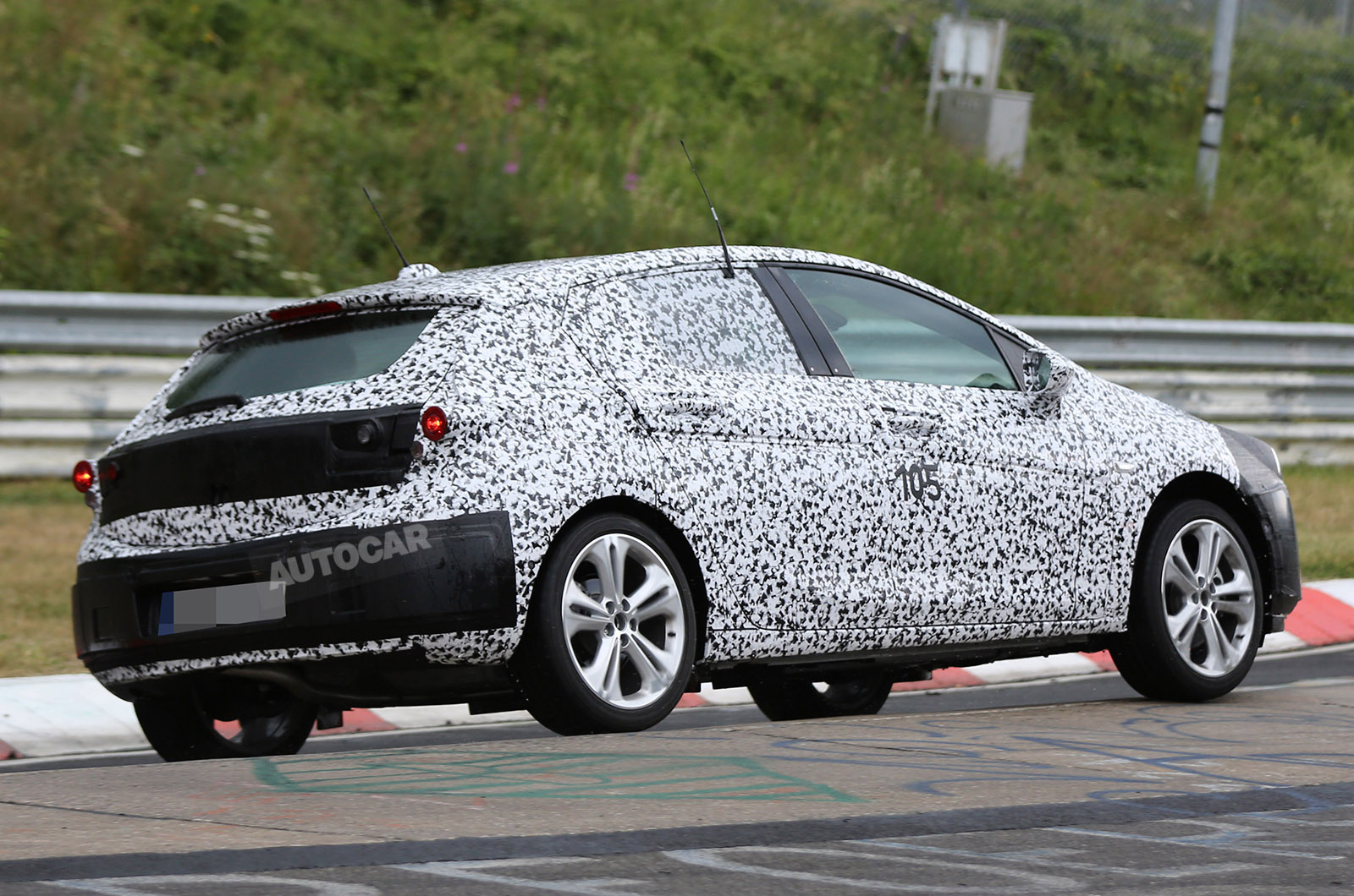 vauxhall=astra-spy-1-05.jpg