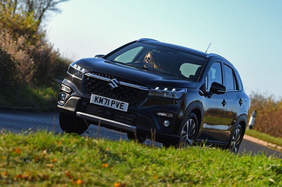https://images.cdn.autocar.co.uk/Suzuki S-Cross driving – front