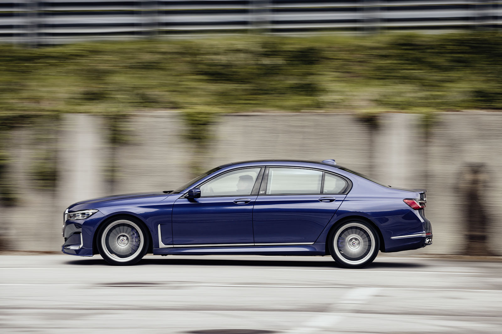 Alpina B7 2019 review - hero side