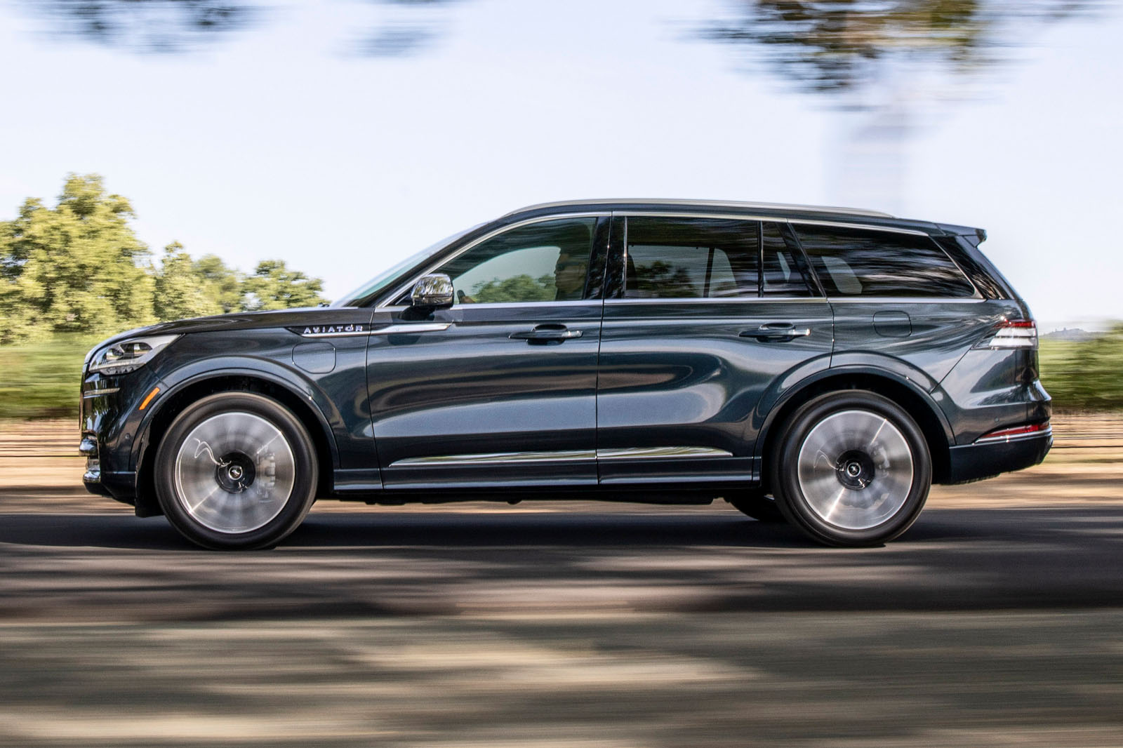 Lincoln Aviator 2020 road test review - hero side