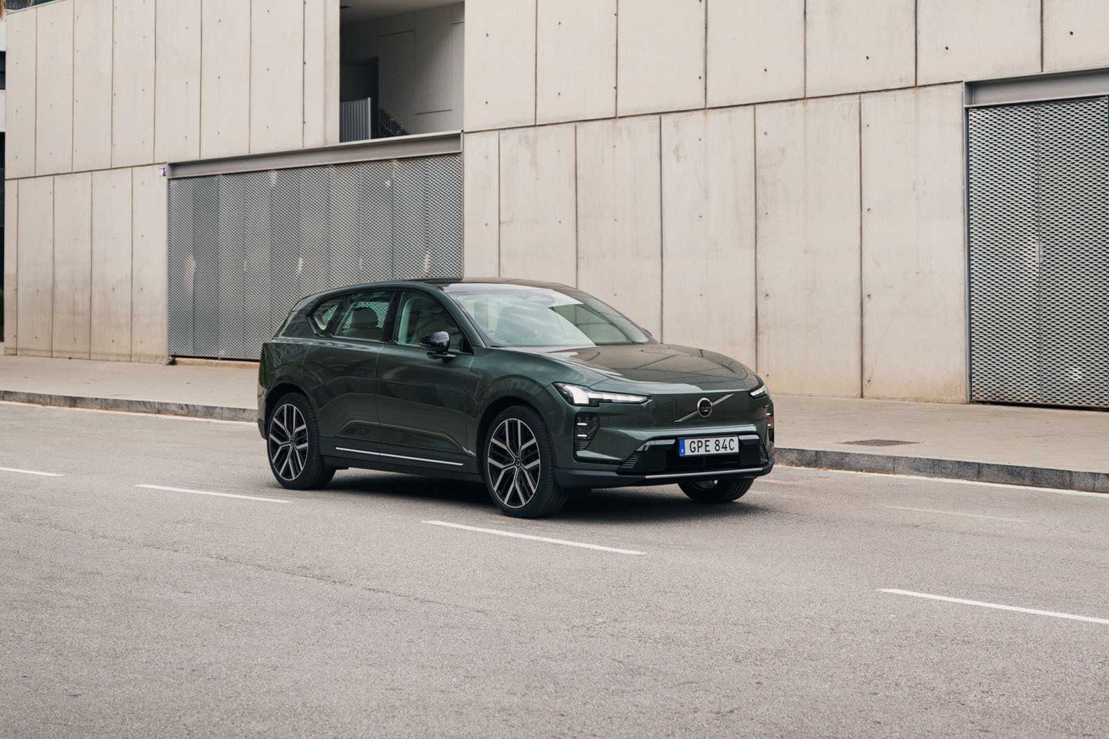 24 Volvo EX60 autocar road test review front static 24 Volvo EX60 autocar road test review front static