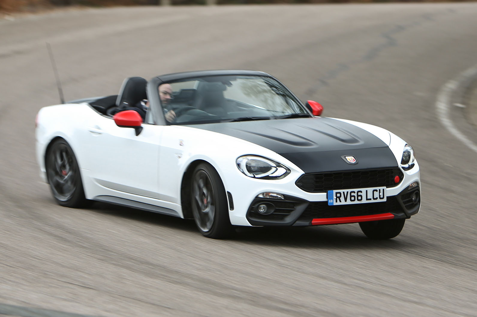 Abarth 124 Spider cornering