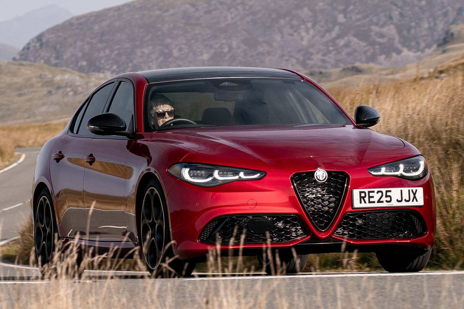 Alfa Romeo Giulia Intensa front cornering