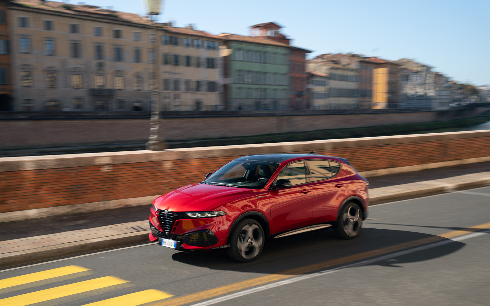 Alfa Romeo Tonale   front three quarters on street