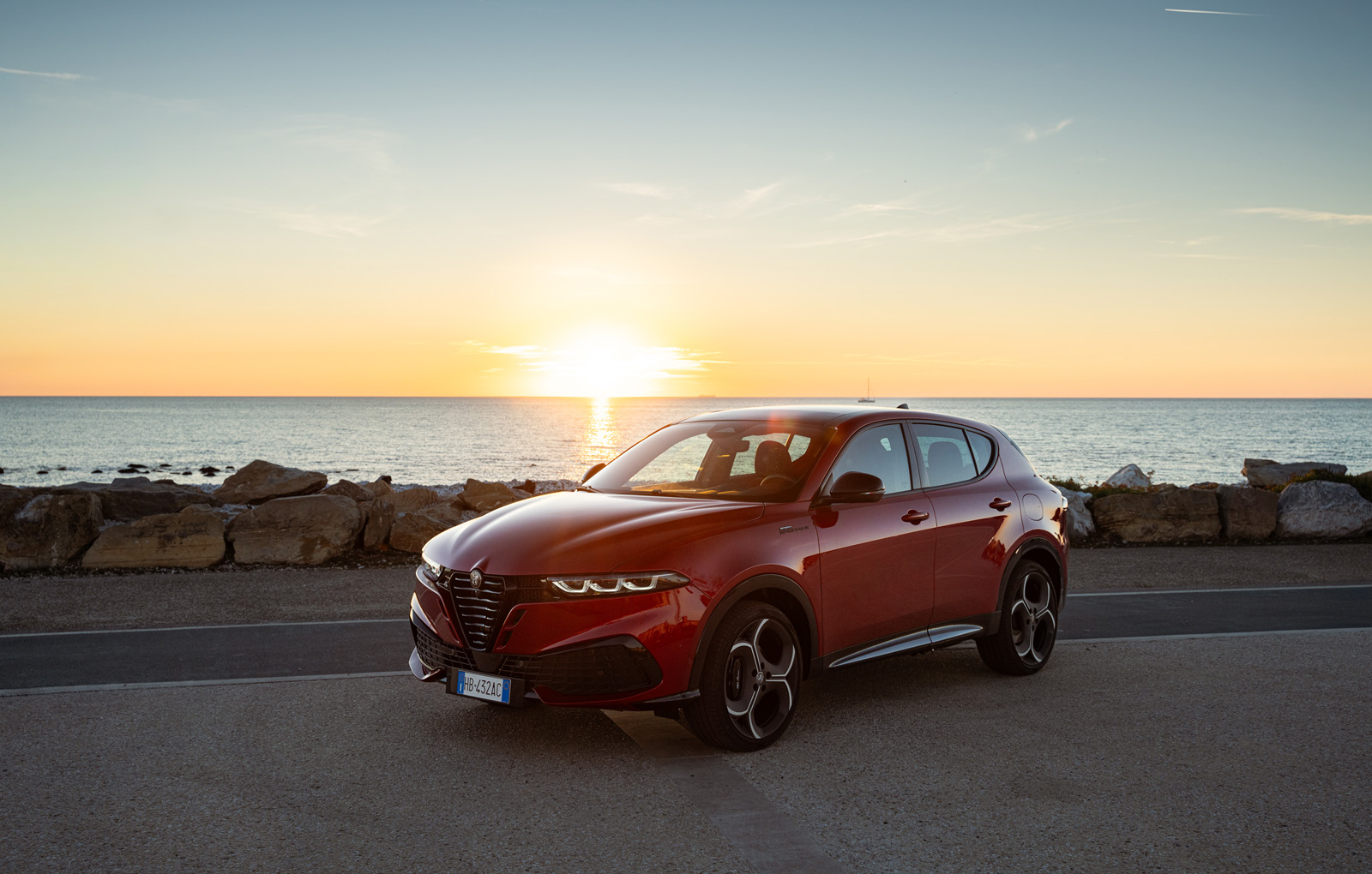 Alfa Romeo Tonale   parked at beach