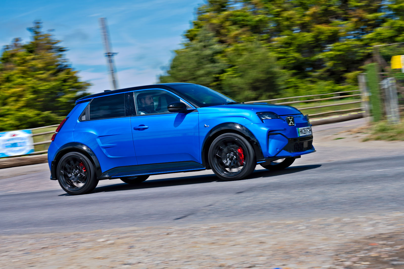 Alpine A290 GTS review 202519 fron pan