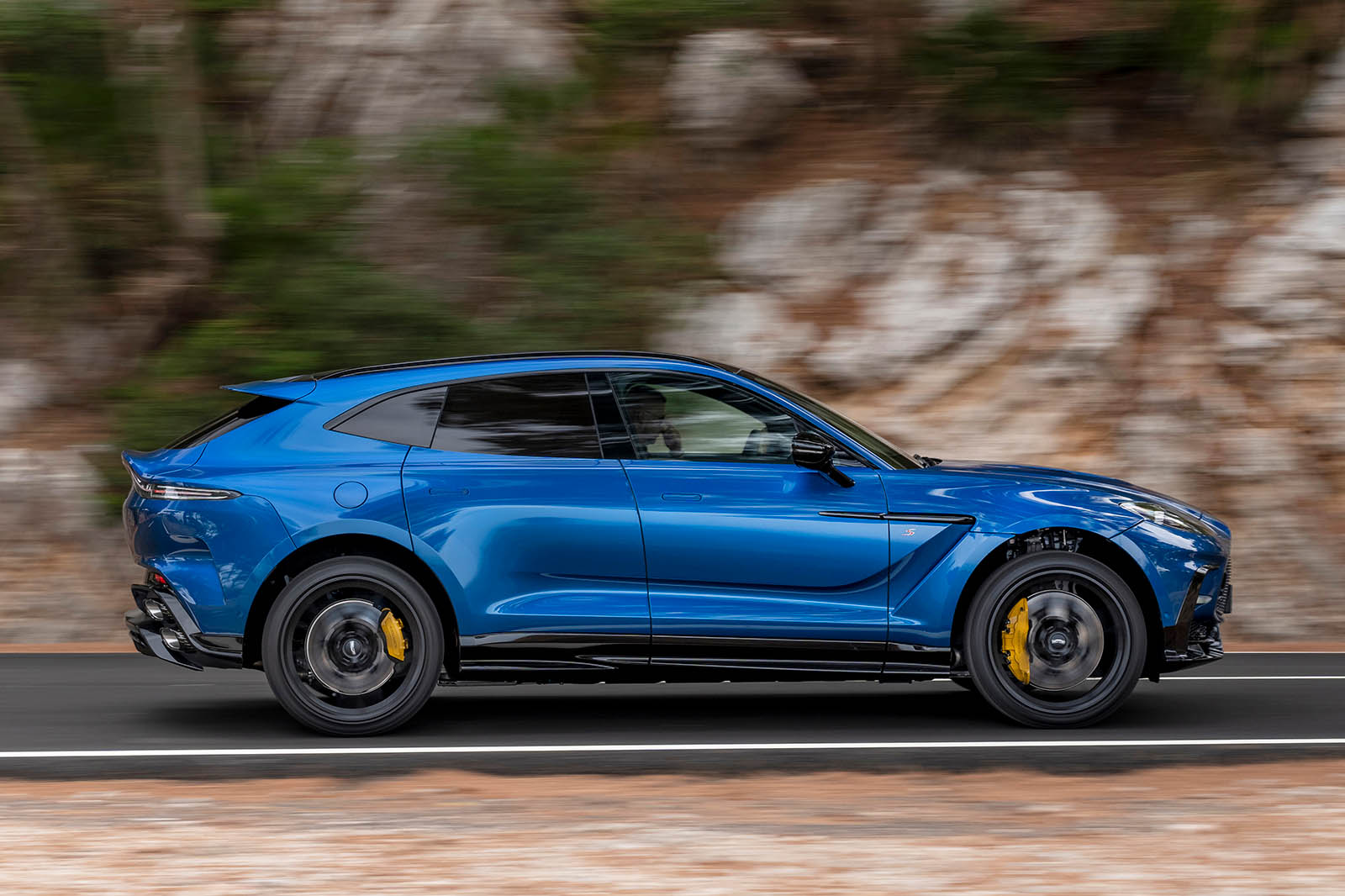 Aston Martin DBX review 2025 002