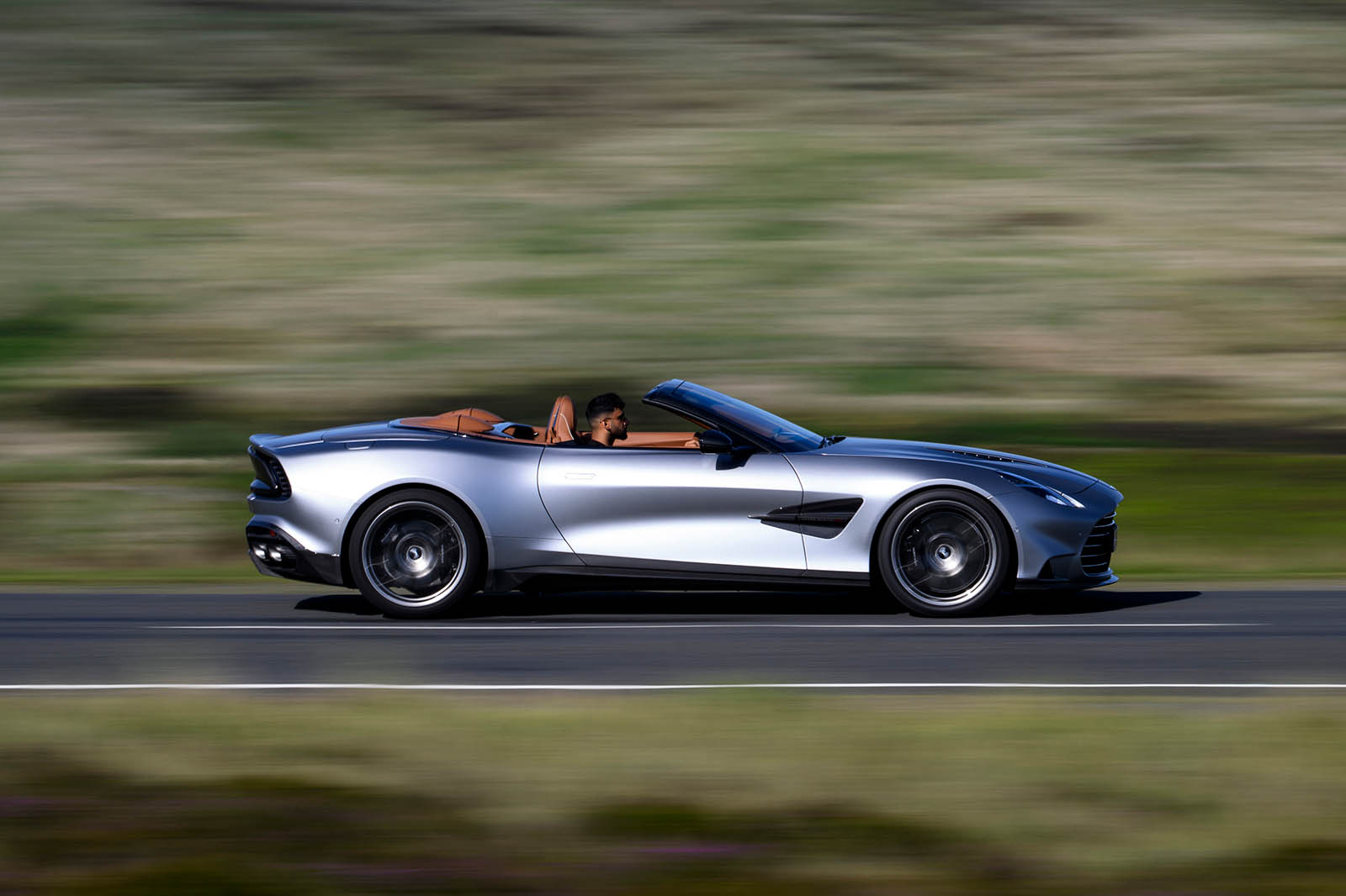 Aston Martin Vanquish Volante review 2025 002
