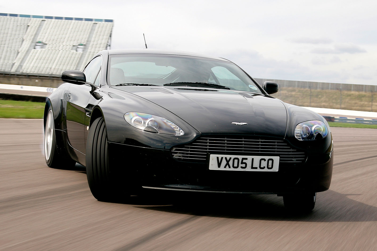 https://images.cdn.autocar.co.uk/Aston Martin V8 Vantage