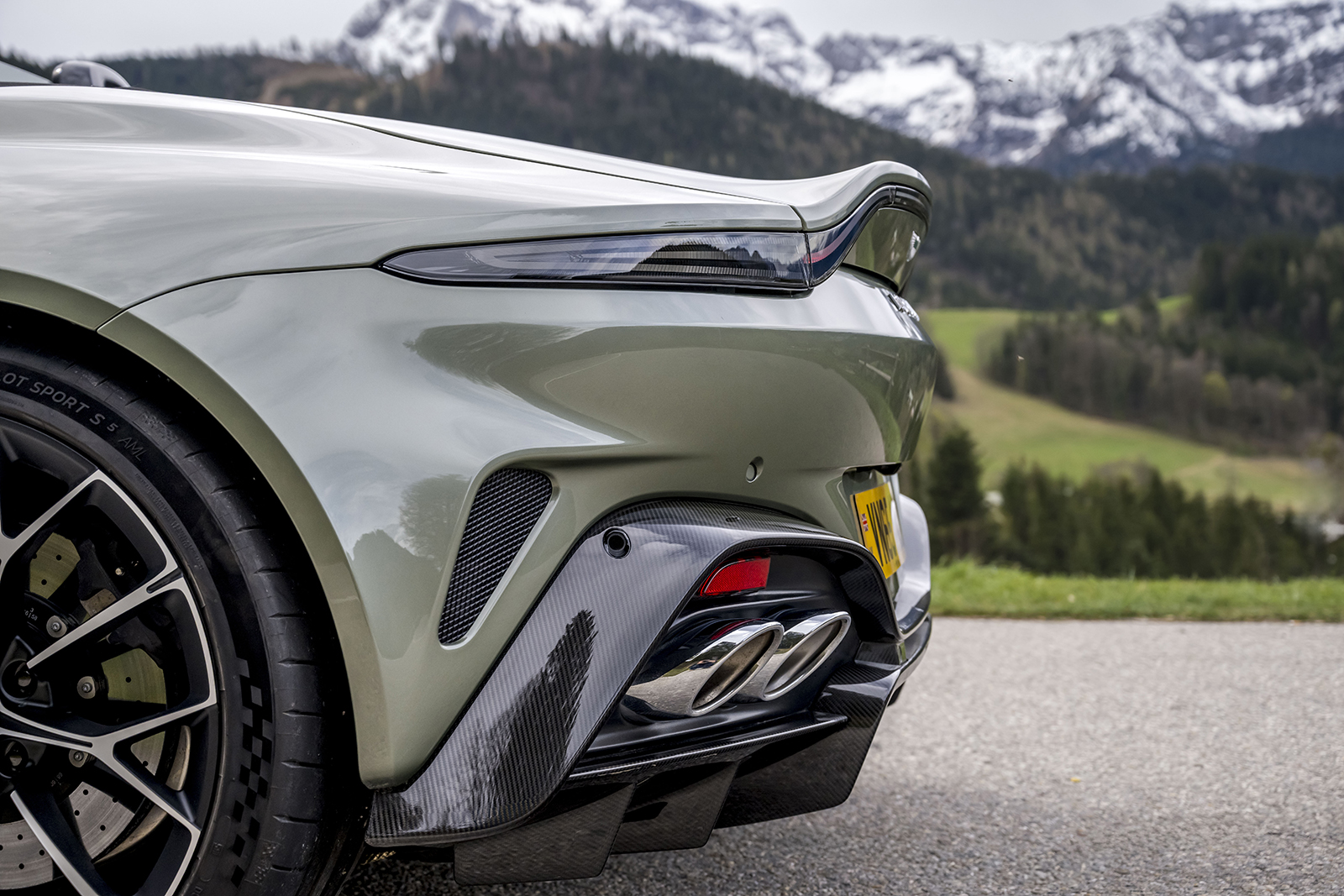 AstonMartinVantageRoadster03