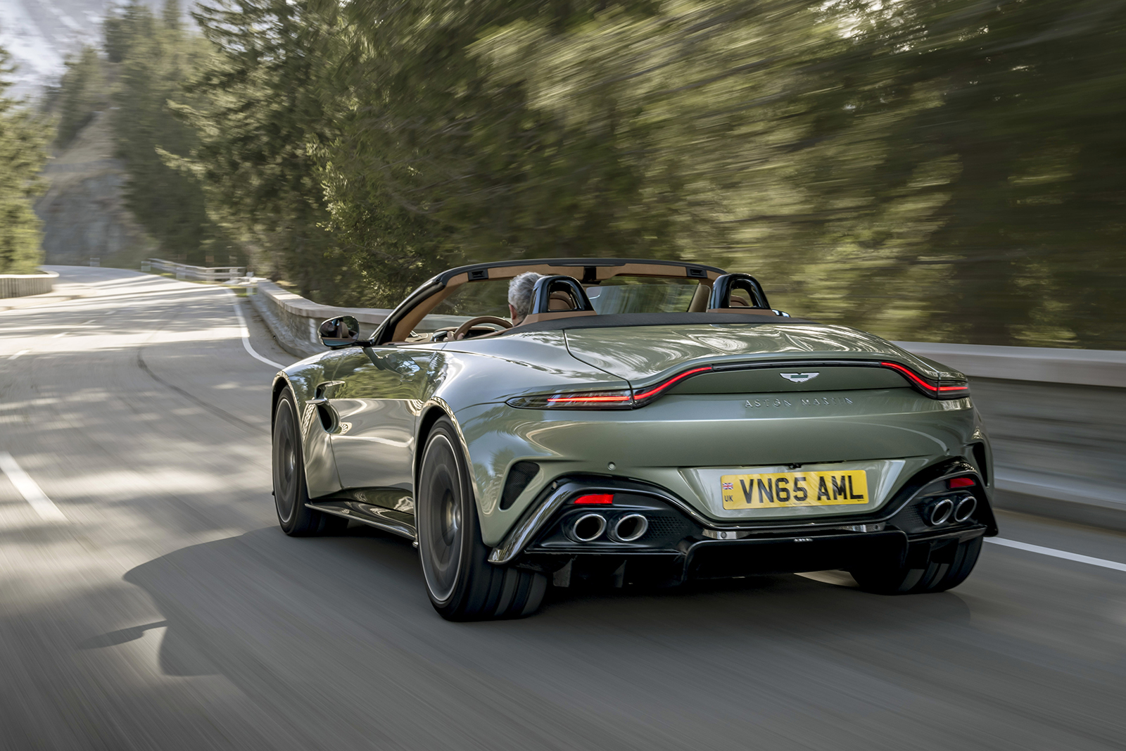AstonMartinVantageRoadster06