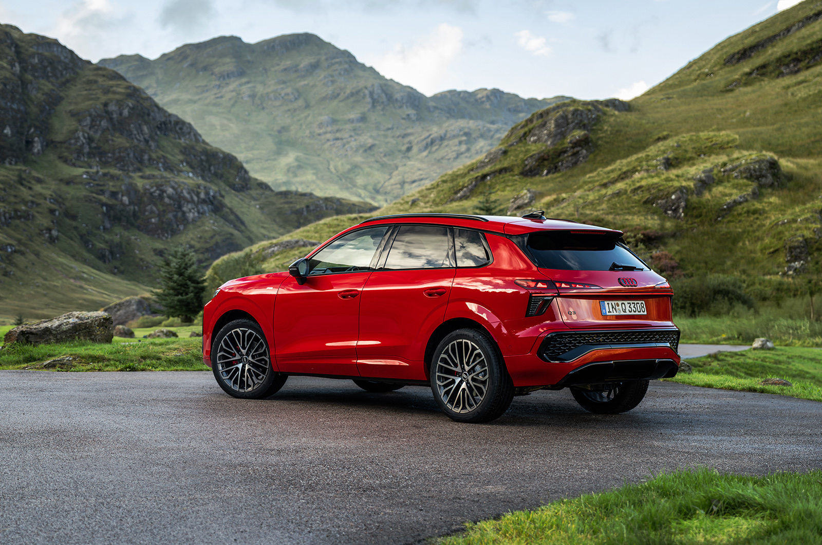 Audi Q3 TFSI progressivred J1301938 (1)