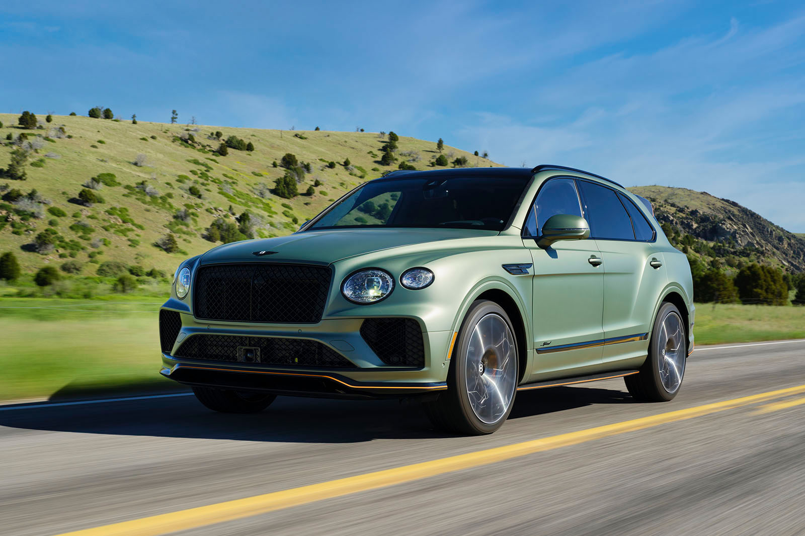 Bentley Bentayga Speed review 2025 02 front tracking