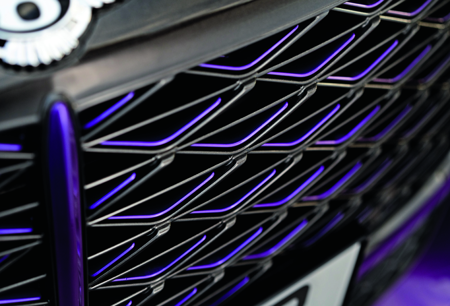 BEntley Batur front grille
