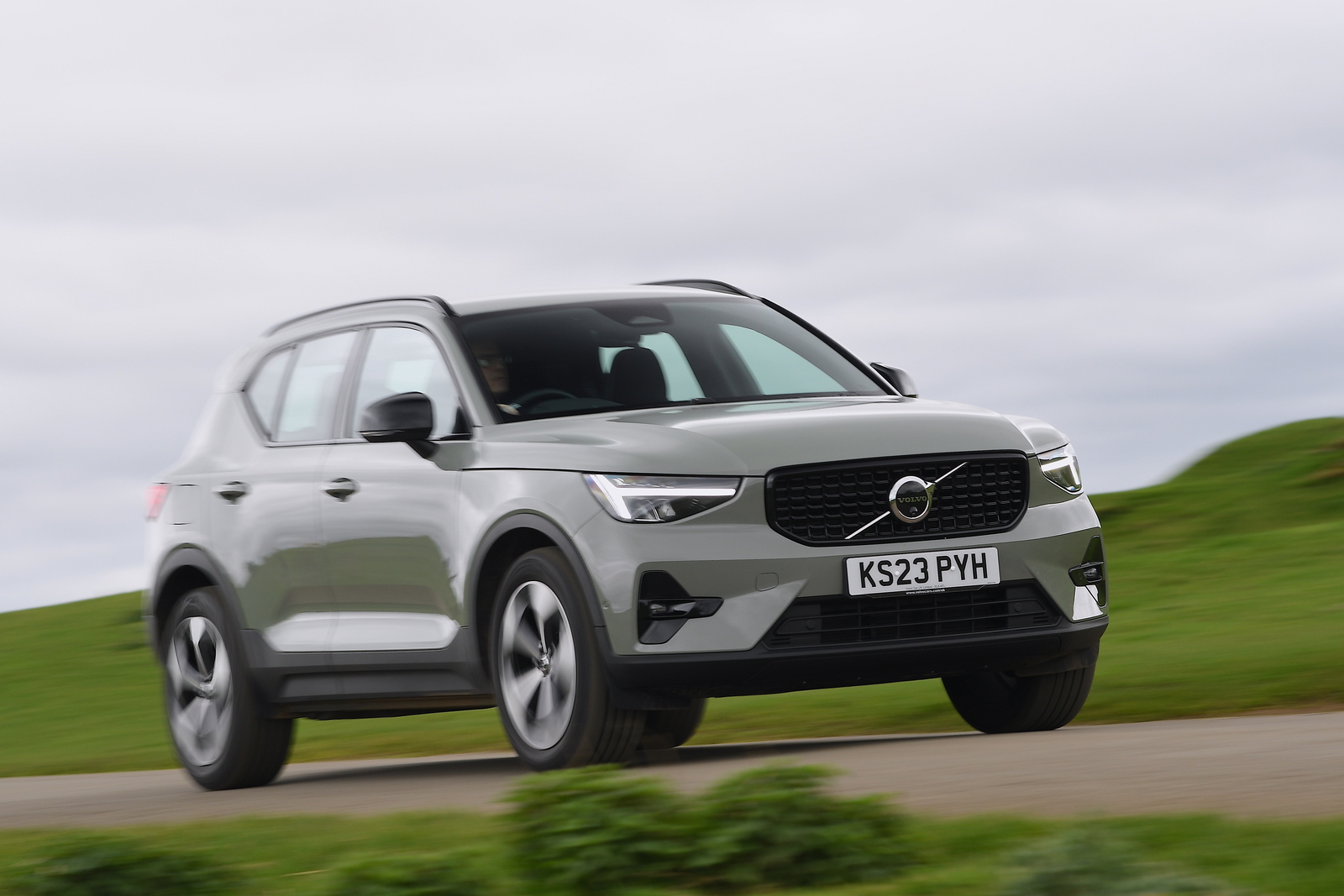 https://images.cdn.autocar.co.uk/Best small SUV Volvo XC40
