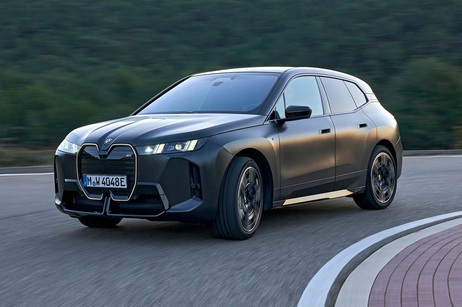 BMW IXM70 review 2025