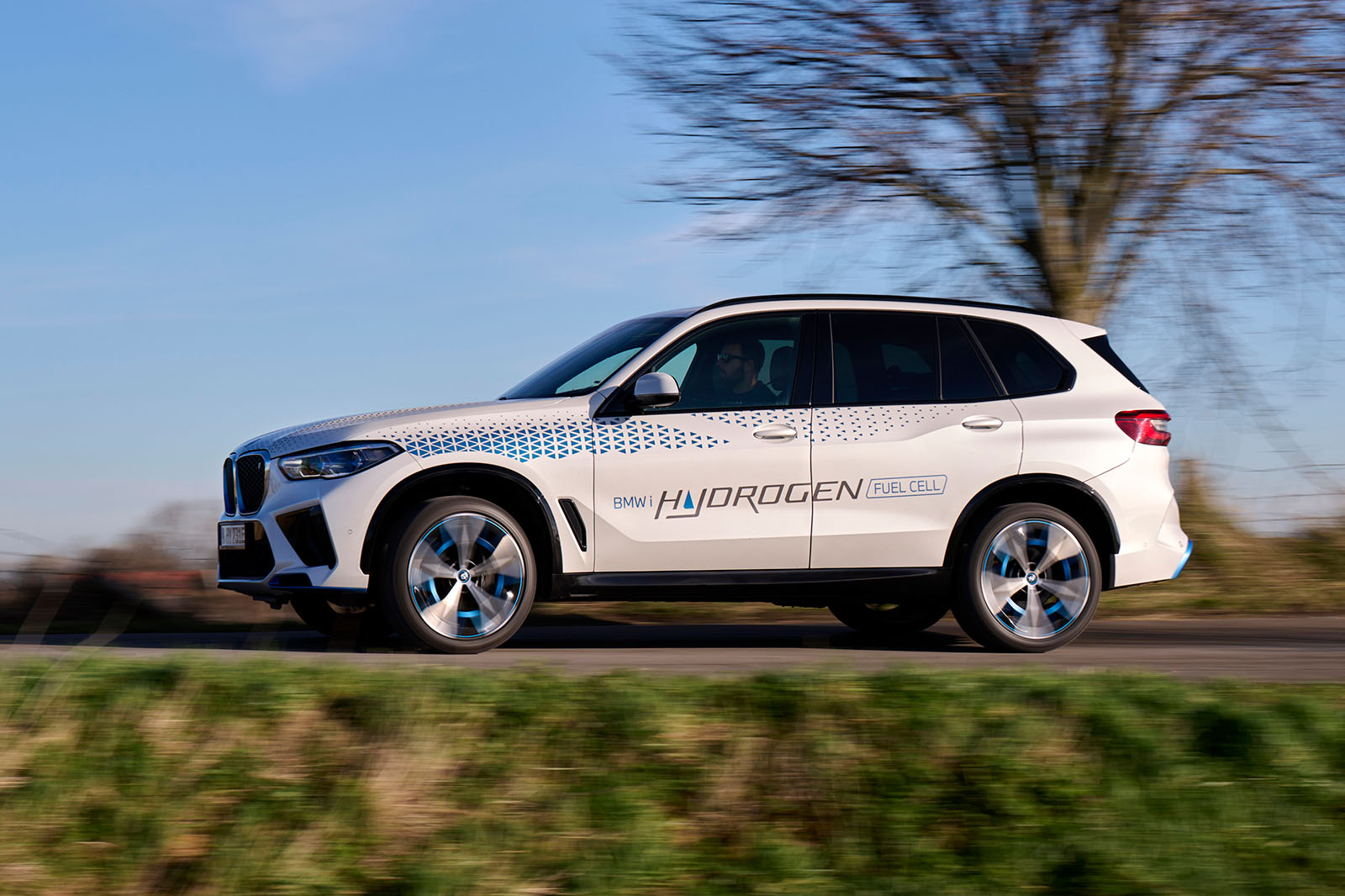 bmw ix5 hydrogen review 2023 02 panning